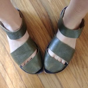 CYDWOQ dark green flats